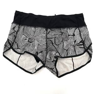 Lululemon Speed Up Shorts Size 4 w 3” Inseam Black White Abstract Print Graphic